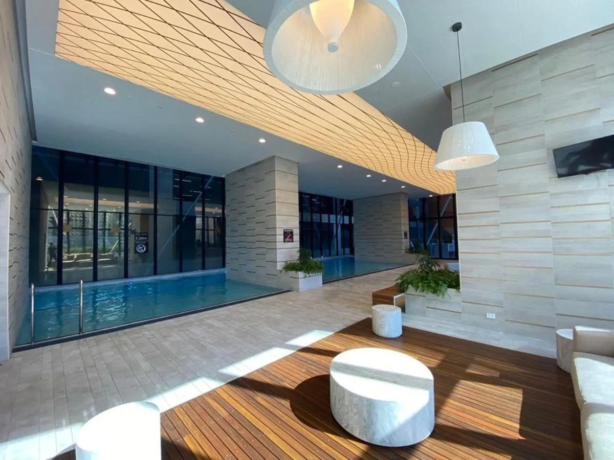 Image 3 of Melbourne Cbd 2br Apt With Pool Gym