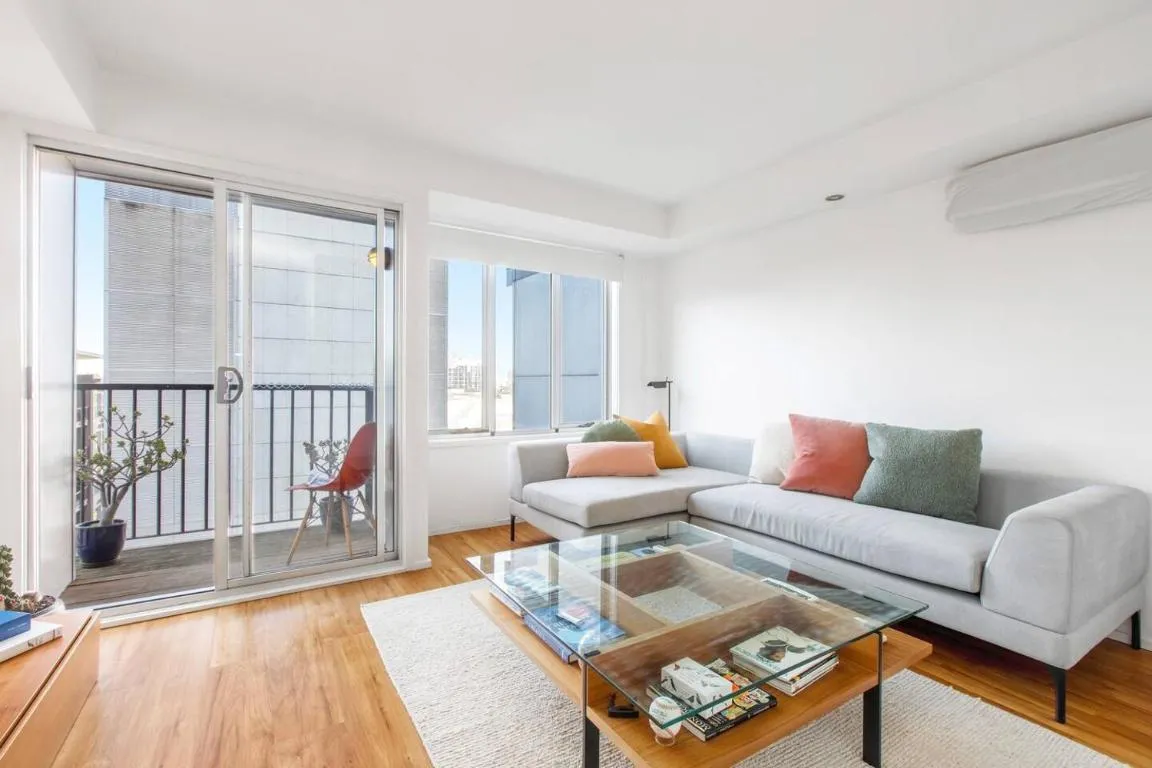 Image of ‘Melbourne Chic on Russell’ Cosy City Living
