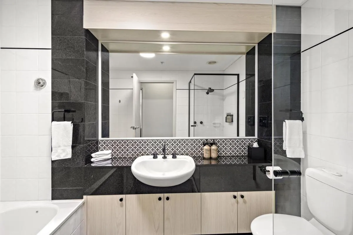 Image 3 of Melbourne City Suites