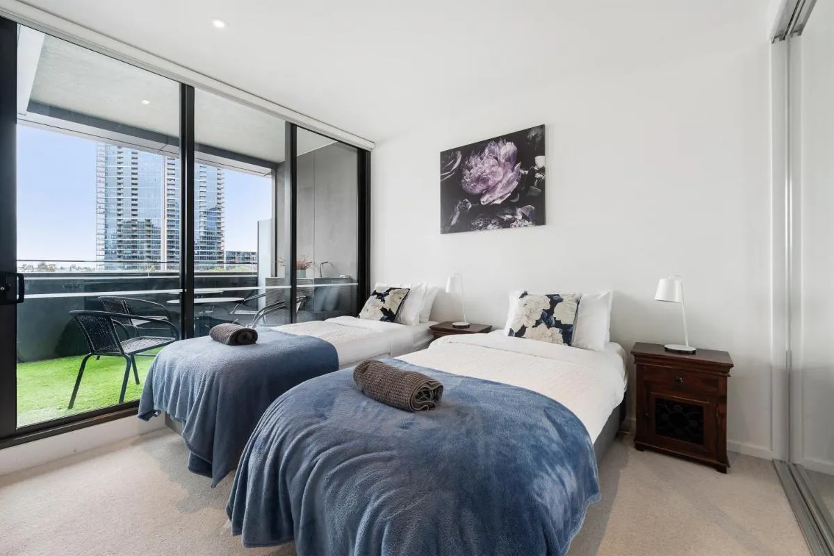 Image 6 of Melbourne Docklands Riverside Views