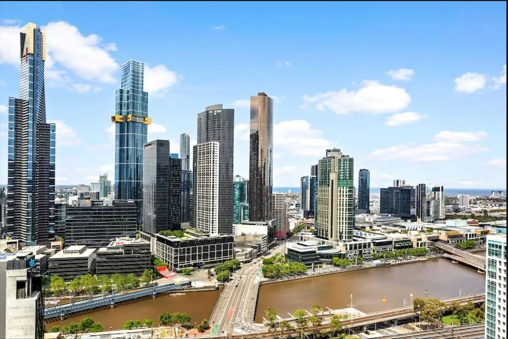 Image 2 of Melbourne Luxury Penthouse in prime location
