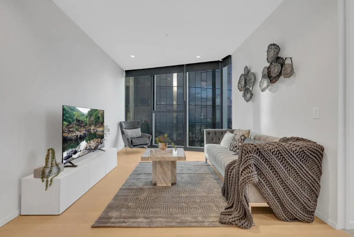 Image 6 of Melbourne Square Apartments