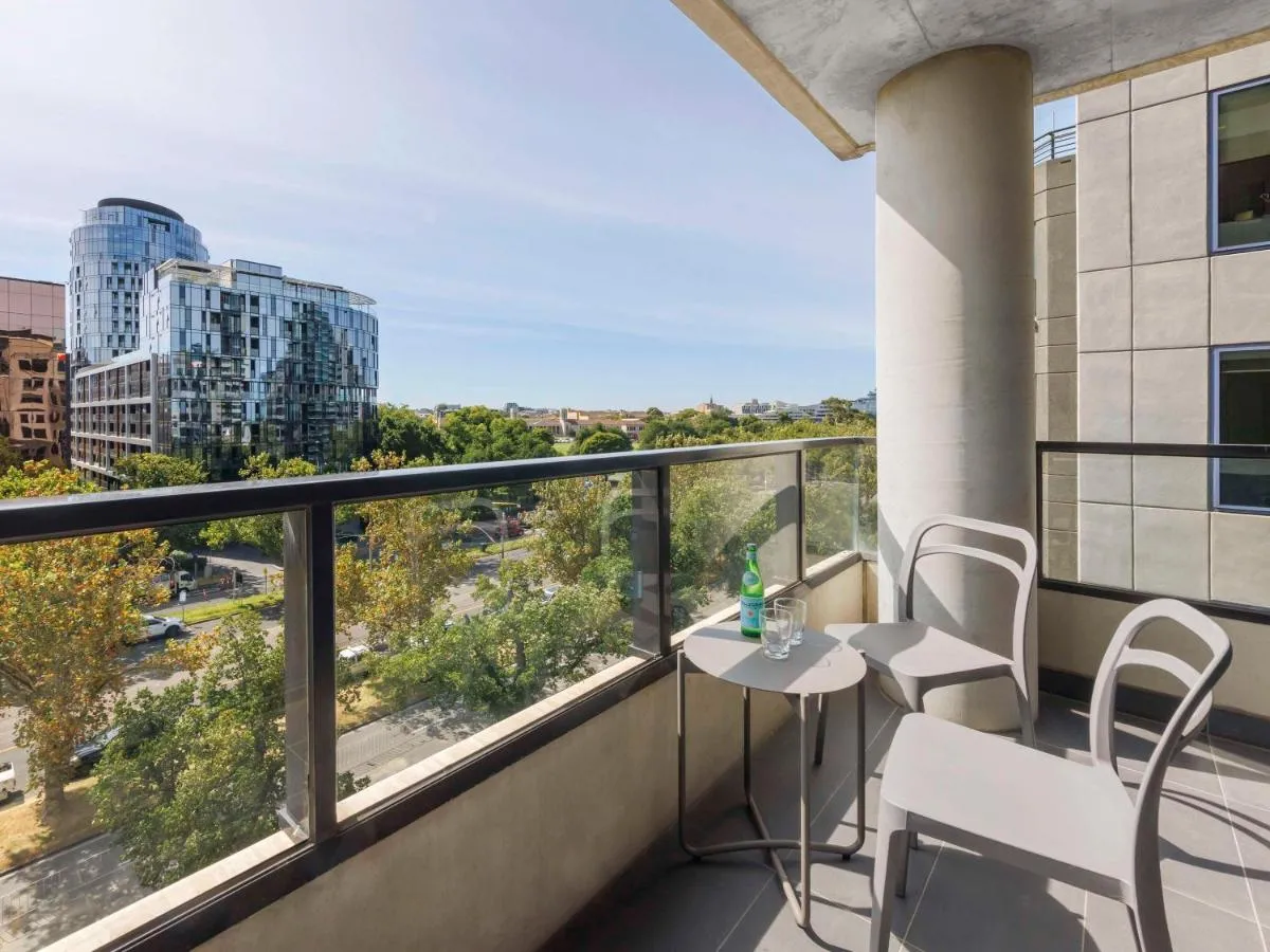 Image 2 of Mercure Melbourne St Kilda Road