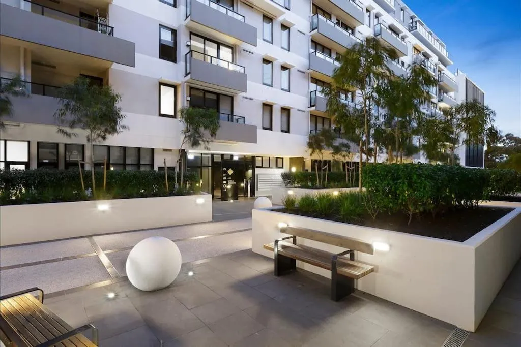 Image 6 of Modern 1BD ; Pool, Gym, Secure Underground Carpark