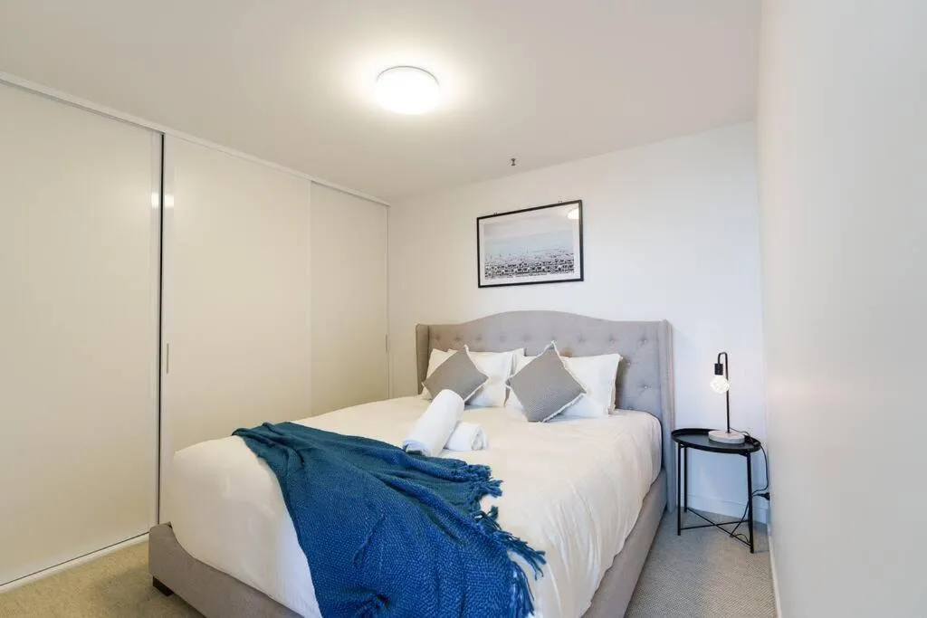 Image 1 of Modern 1 Bed Opposite Racecourse