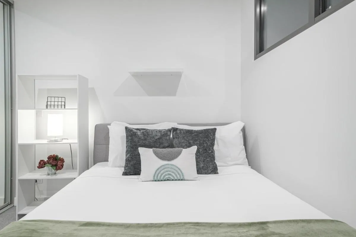 Image 1 of Modern 1br Apt On Cbd’s Edge North Melbourne