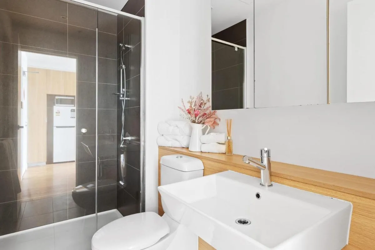Image 2 of Modern 2BR Apt Next to Southern Cross FREE Parking