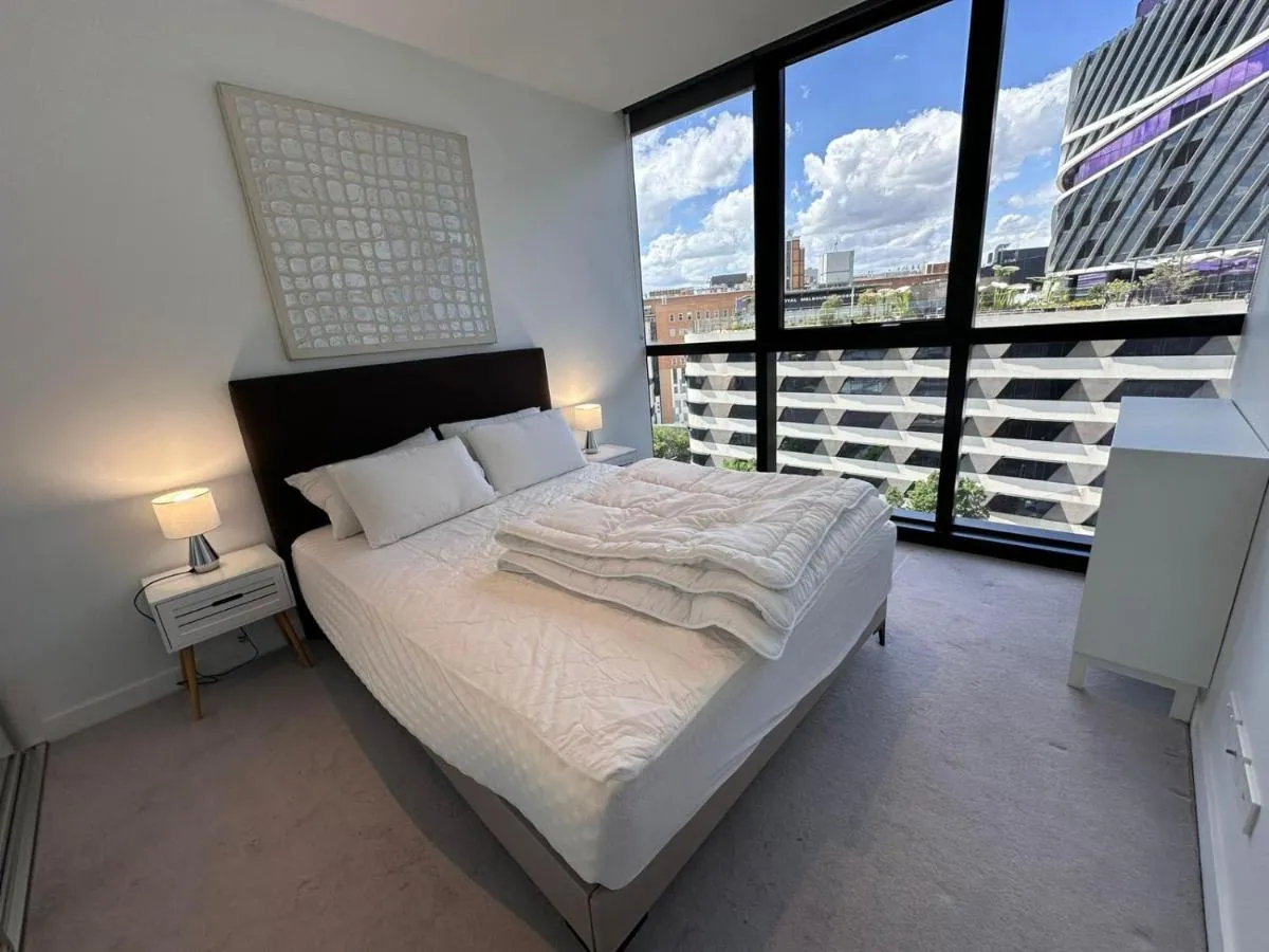 Image 1 of Modern 2Bedroom Apartment North Melbourne