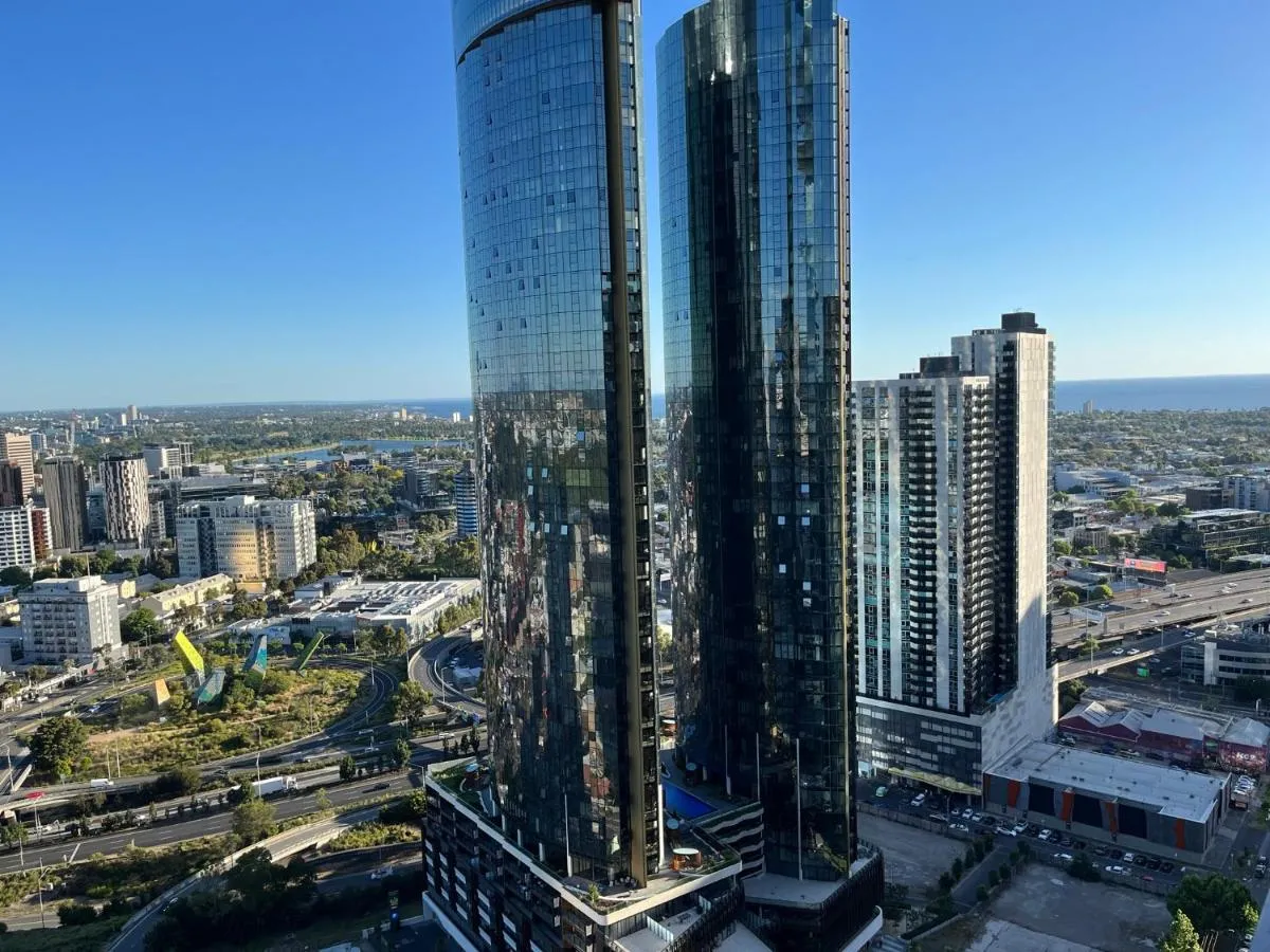 Image 2 of Modern 3 Bedroom Apartment with Amazing Views