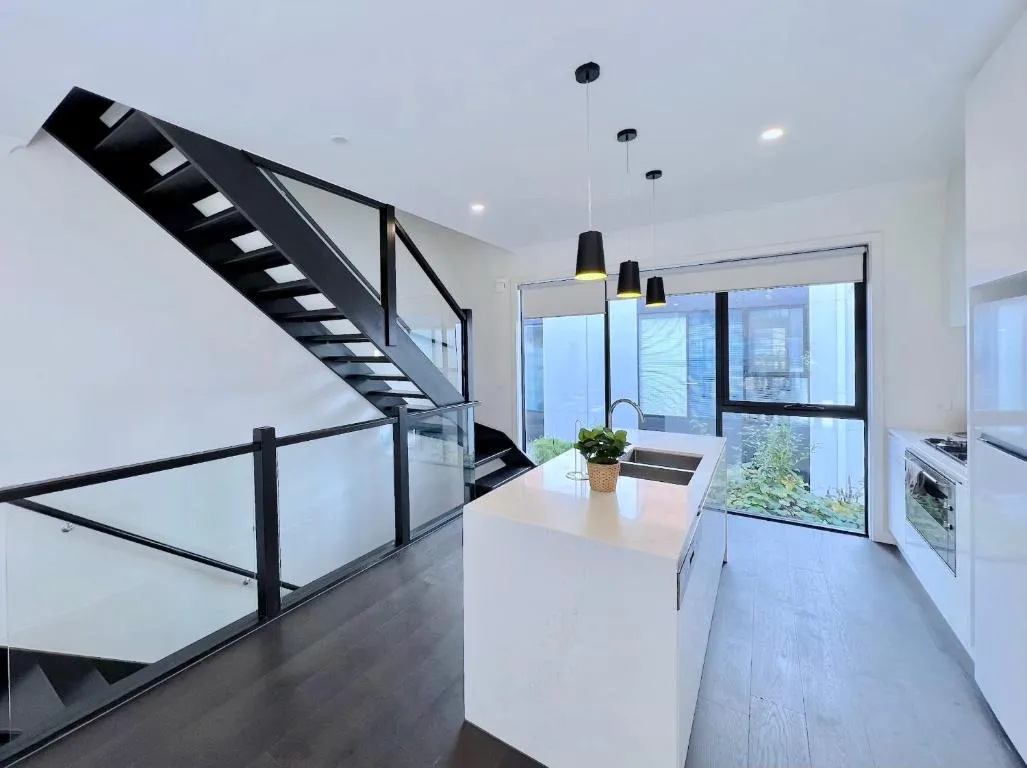 Image of Modern 3-level Townhouse FreeParking