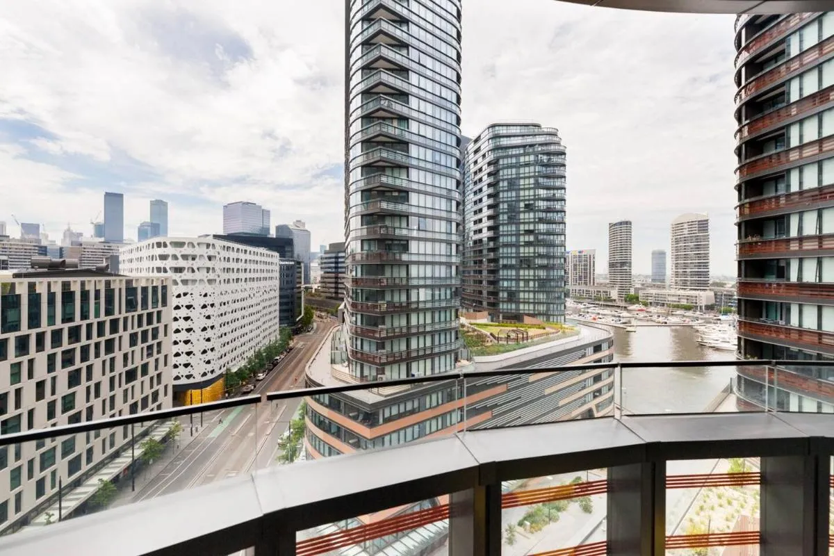 Image 6 of Modern Magic on Yarra River with Resort Amenities