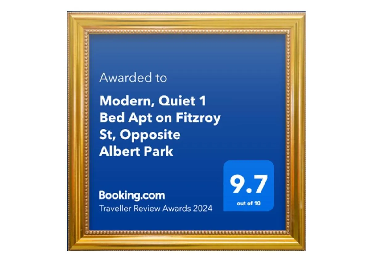 Image 2 of Modern Quiet 1 & 2 Bed Apt Opposite Albert Park