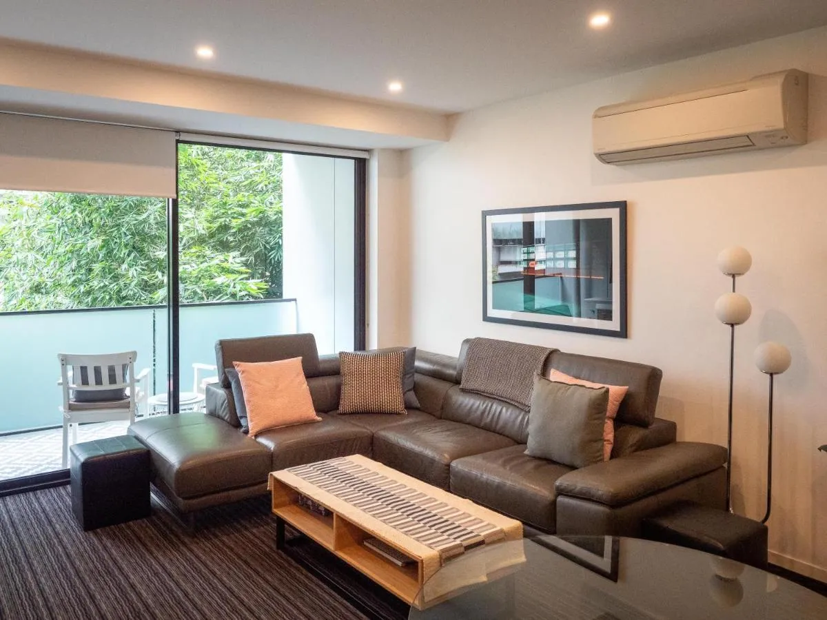 Image 5 of Modern Quiet 1 & 2 Bed Apt Opposite Albert Park