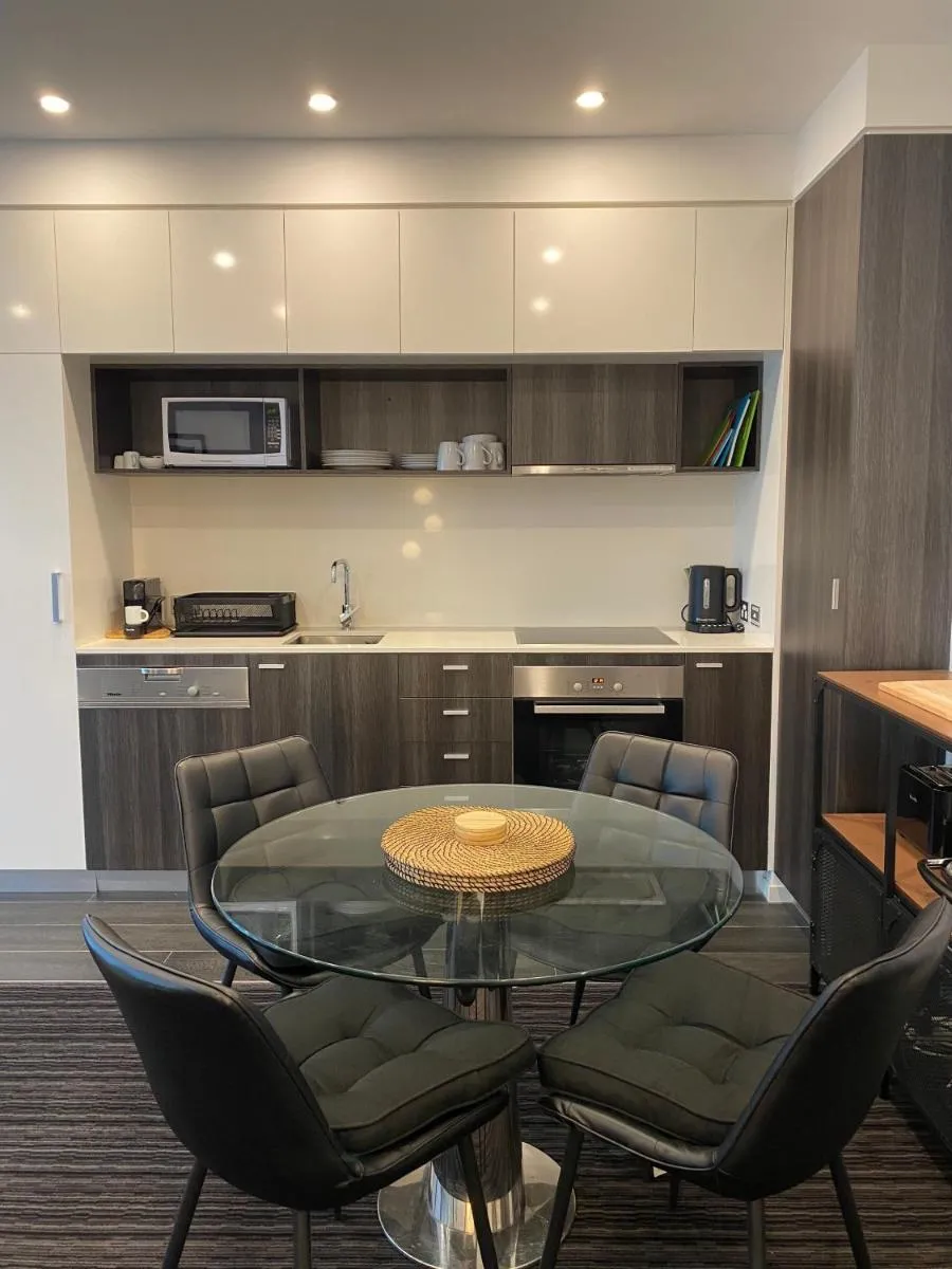 Image 3 of Modern Quiet 1 & 2 Bed Apt Opposite Albert Park