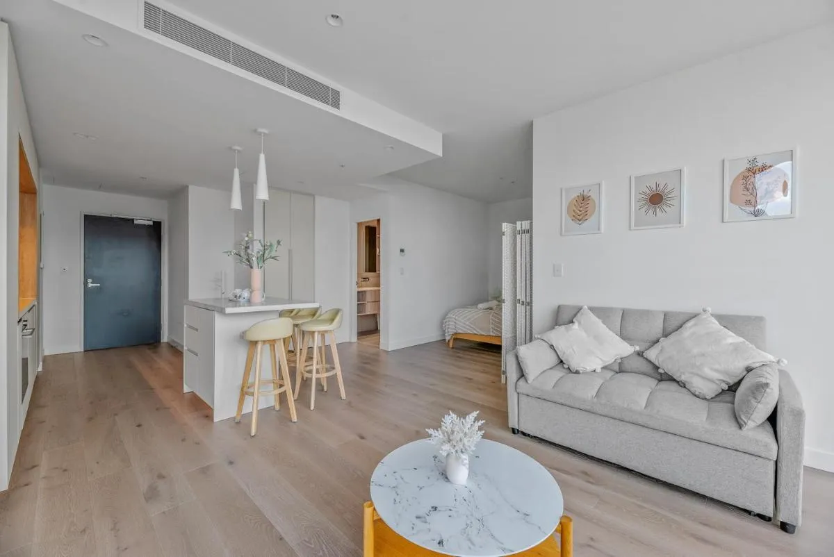 Image 4 of NEW Top Floor L70 CBD Luxury Apt