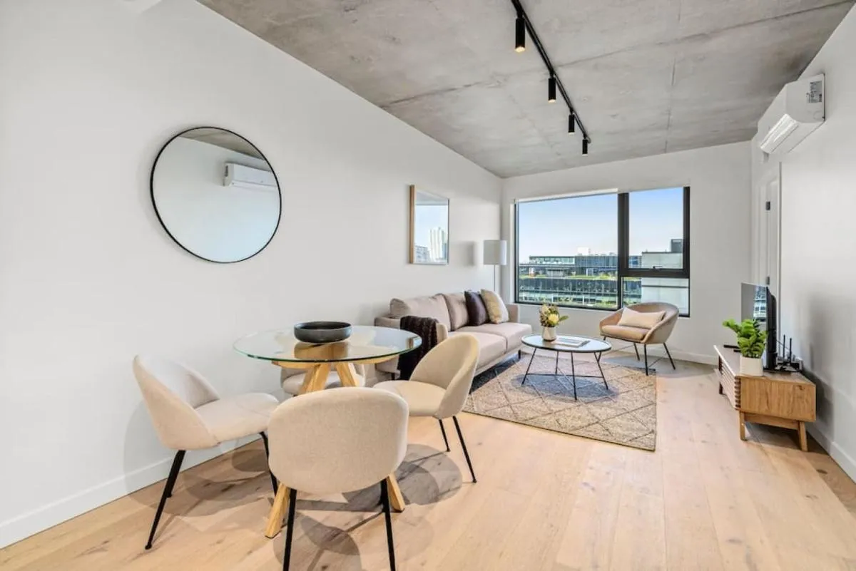 Image 4 of New 2B Sophistication Southbank