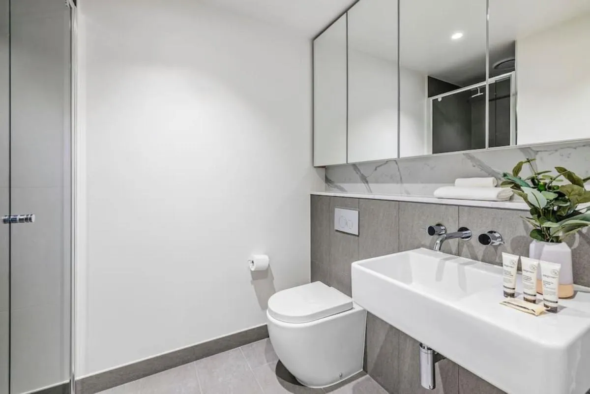 Image 2 of New 2B Sophistication Southbank