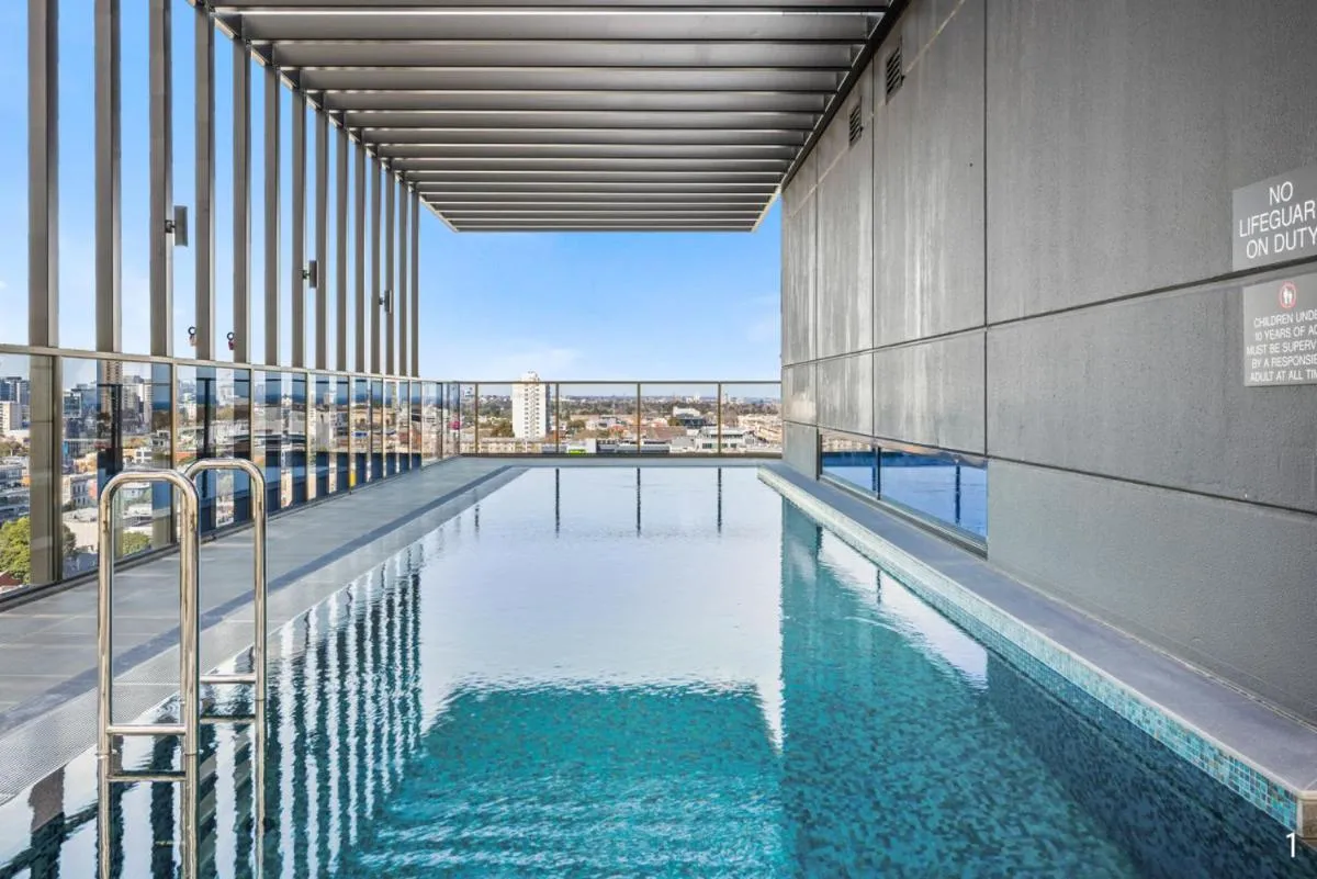 Image 3 of New 2B Sophistication Southbank