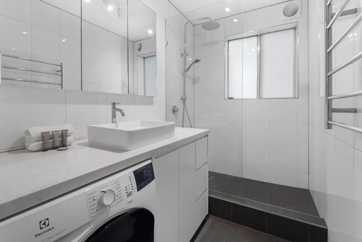 Image 5 of Newly Renovated South Yarra 2BR Apt with parking