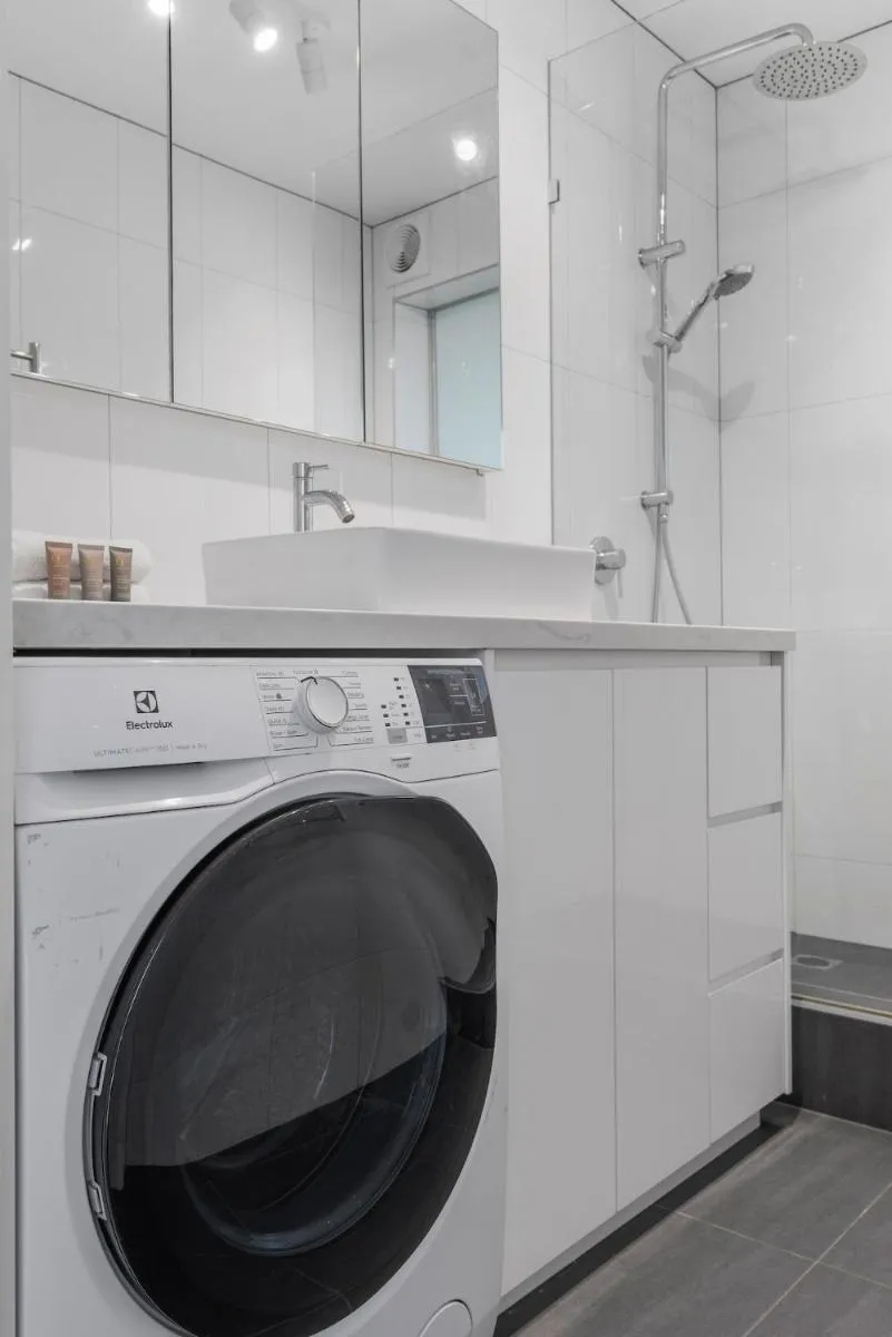 Image 3 of Newly Renovated South Yarra 2BR Apt with parking