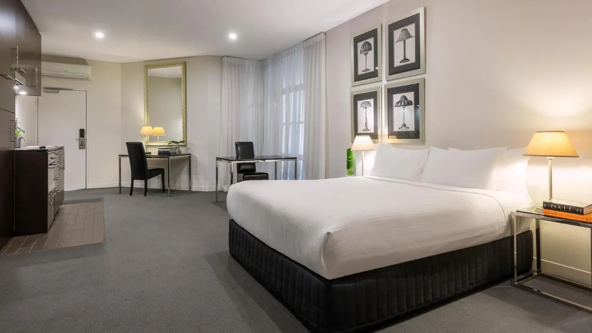 Image 3 of Oaks Melbourne on Collins Suites