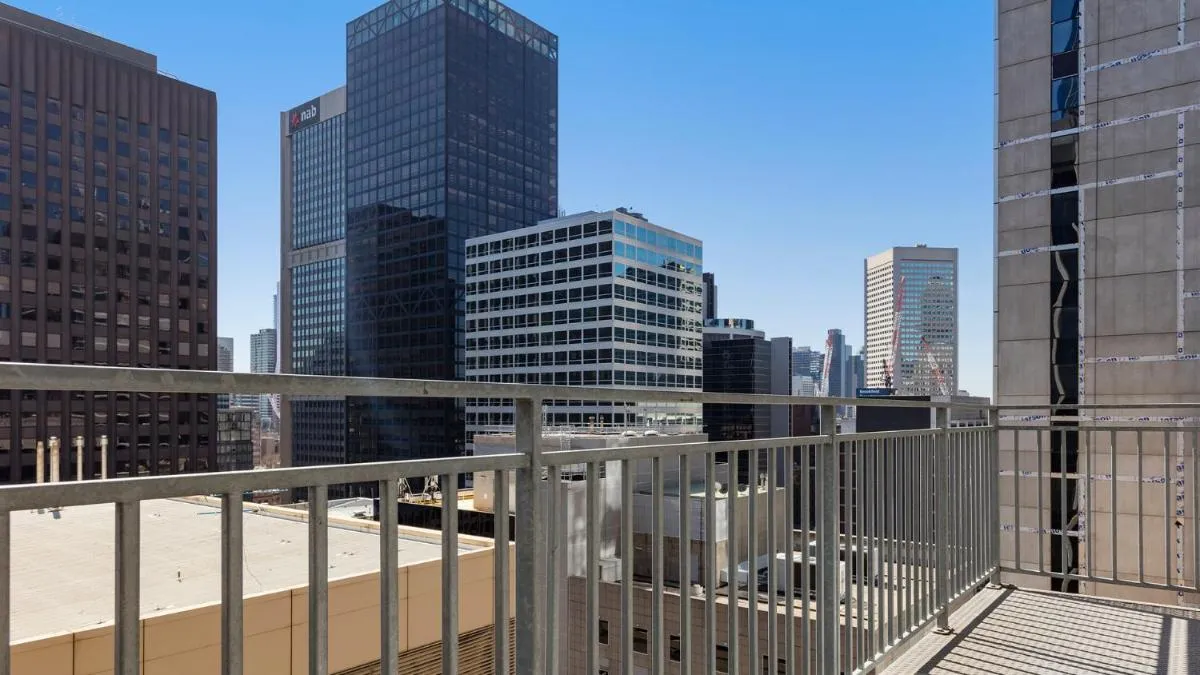 Image 4 of Oaks Melbourne on Collins Suites