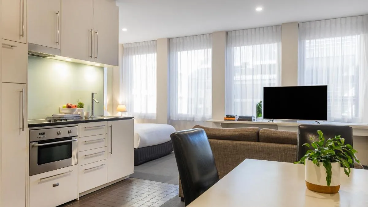 Image 2 of Oaks Melbourne on Collins Suites