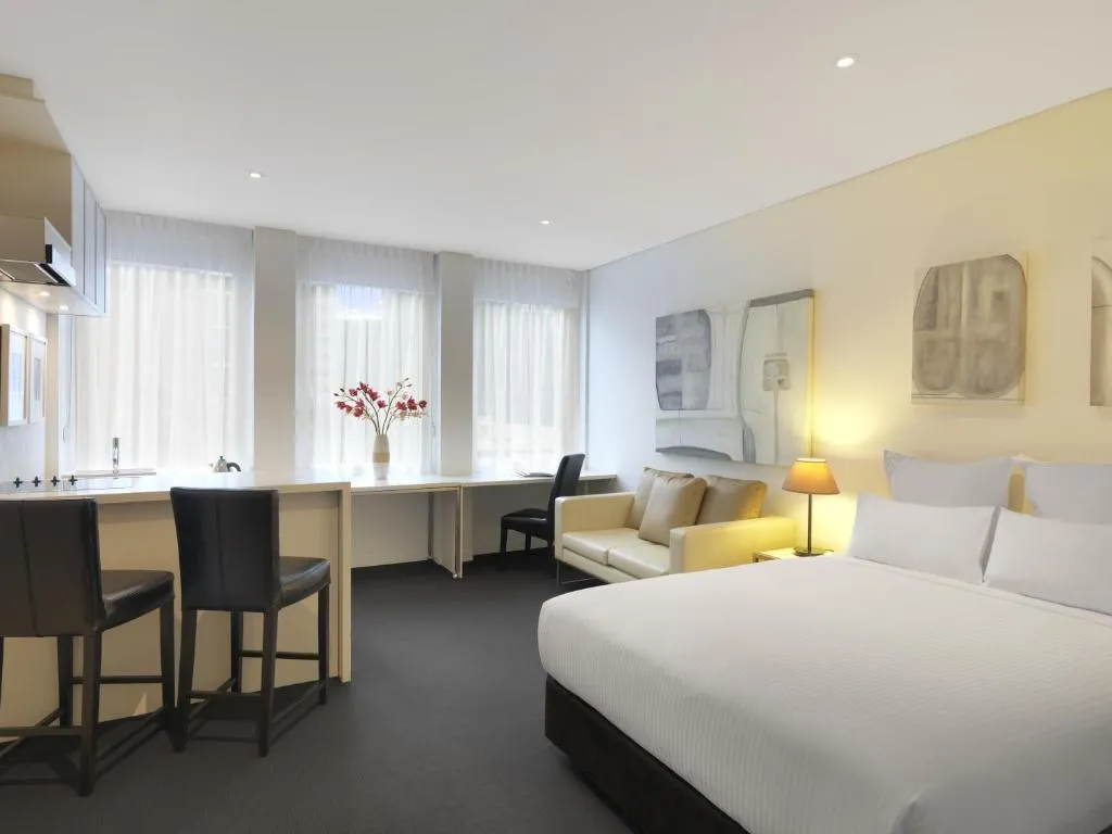 Image of Oaks Melbourne on Collins Suites