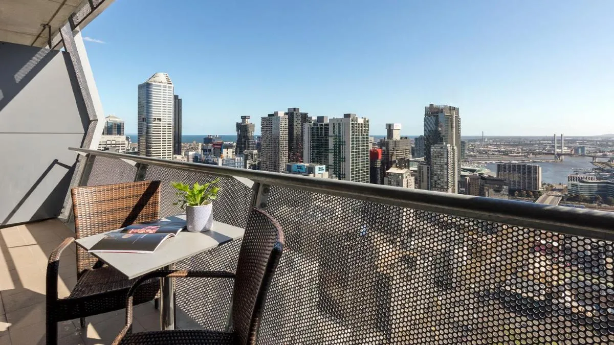 Image 2 of Oaks Melbourne on William Suites