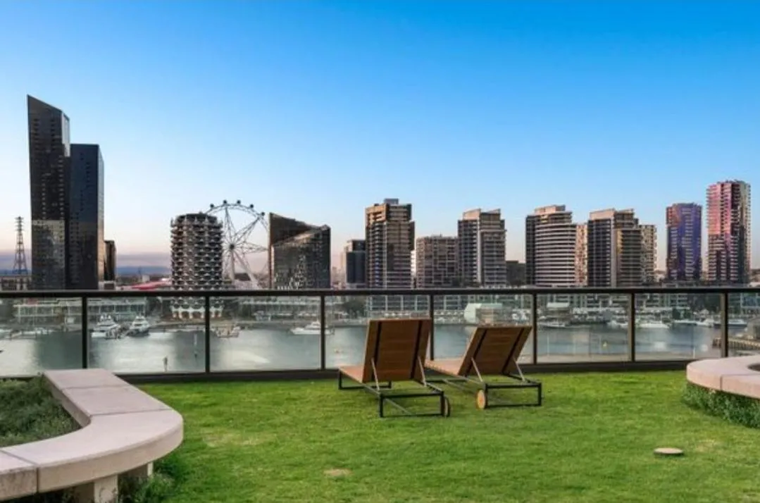 Image 6 of One bedroom apartment in Docklands