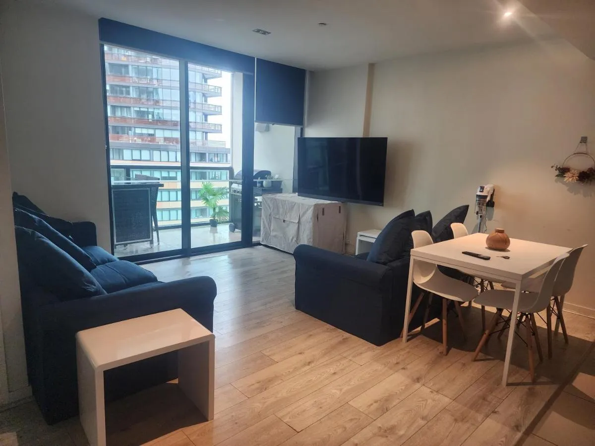 Image 5 of One bedroom apartment in Docklands