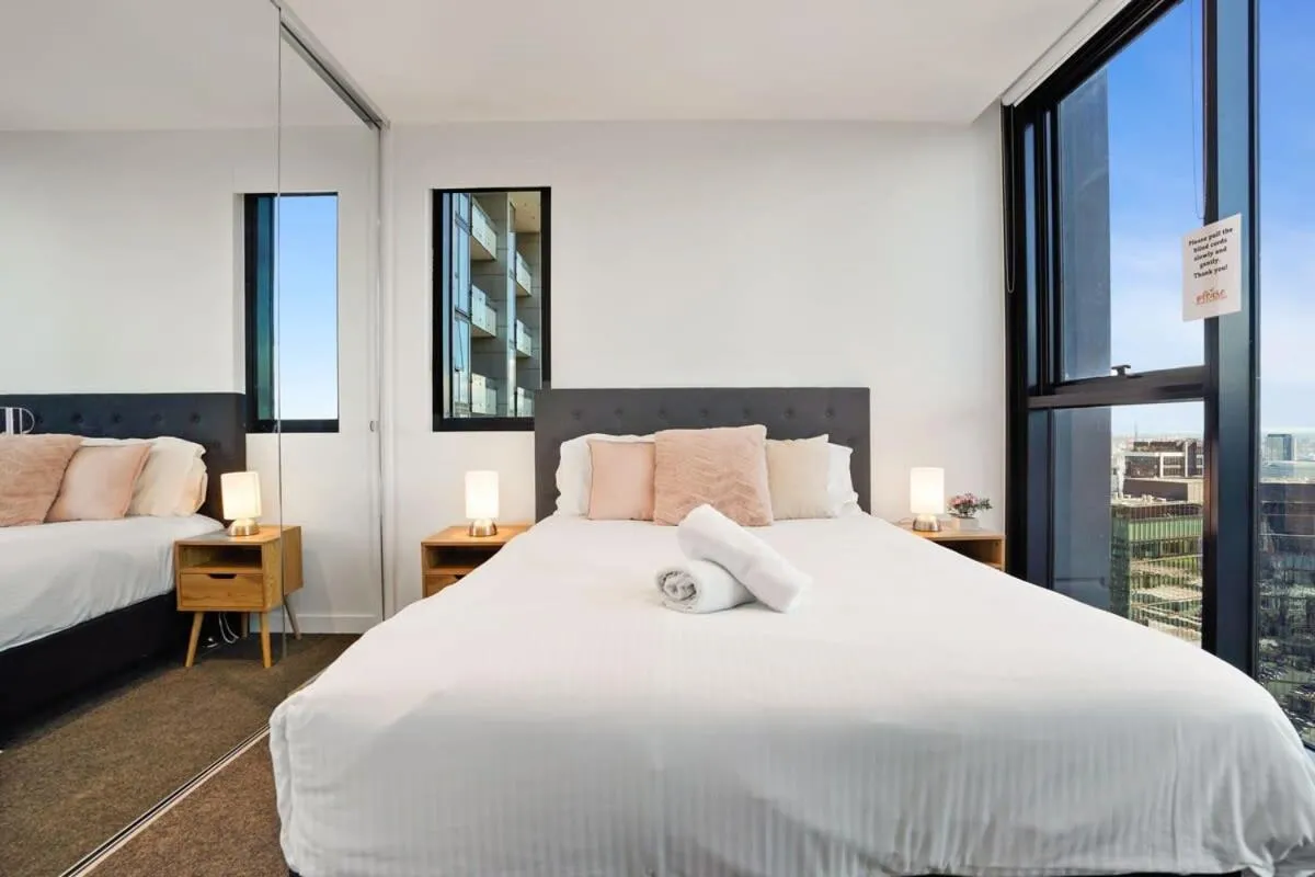 Image 1 of Palladium Tower – Premium Southbank Apt w parking