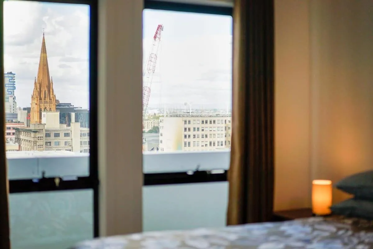 Image 6 of Panoramic View CBD 1 Bed Apt +OFFICE (Collins)
