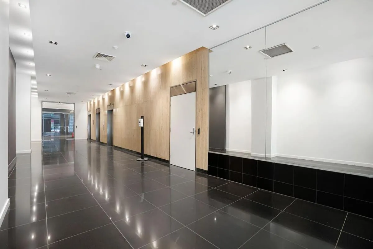 Image 4 of Panoramic View CBD 1 Bed Apt +OFFICE (Collins)