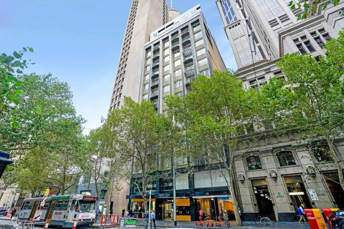 Image 5 of Panoramic View CBD 1 Bed Apt +OFFICE (Collins)