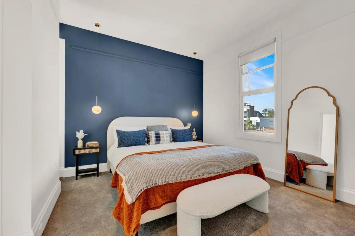 Image 1 of Paris End of St Kilda Apartment