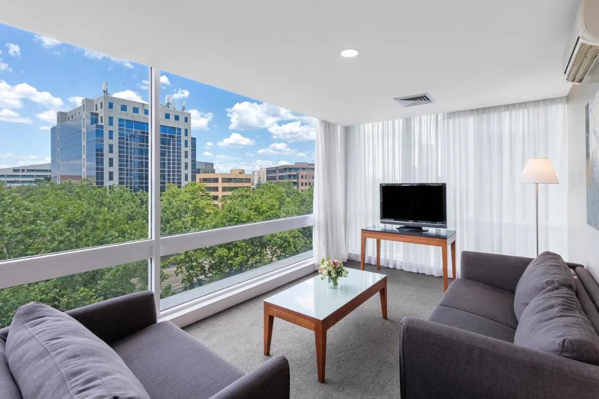 Image 4 of Park Regis Griffin Suites