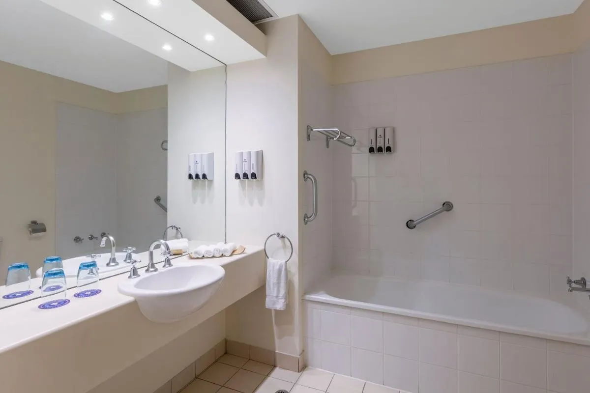Image 2 of Park Regis Griffin Suites