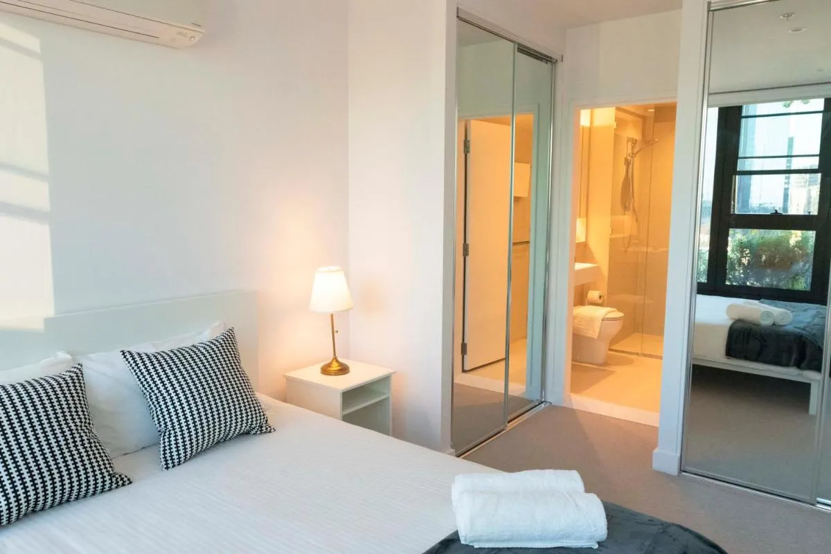 Image 6 of Pars apartments – Melbourne Quarter- unique View of city and Yarra