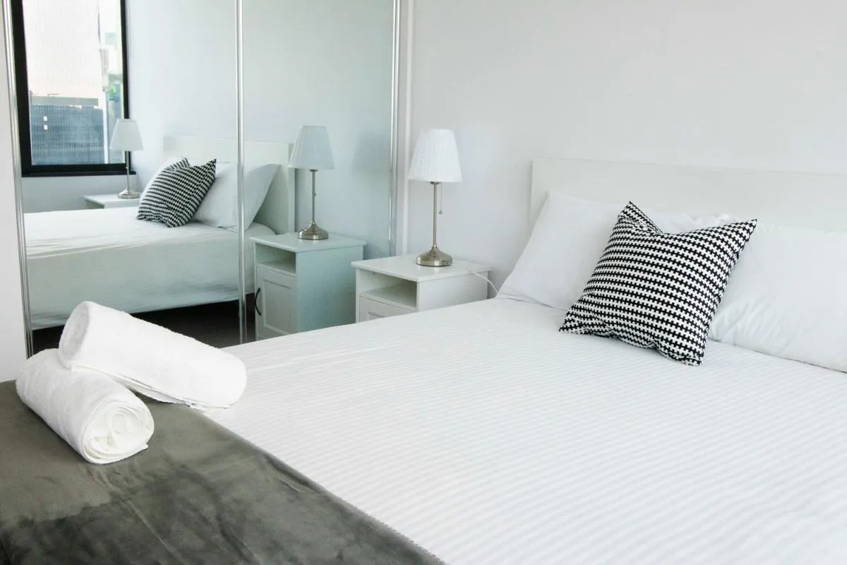 Image 5 of Pars apartments – Melbourne Quarter- unique View of city and Yarra