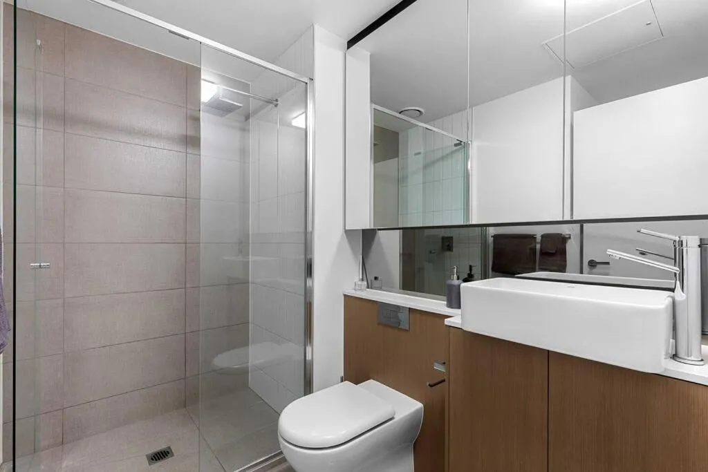Image 2 of Perfect Urban Retreat!