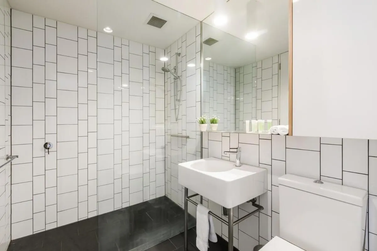 Image 2 of Premium Executive Apt in the Heart of Fitzroy