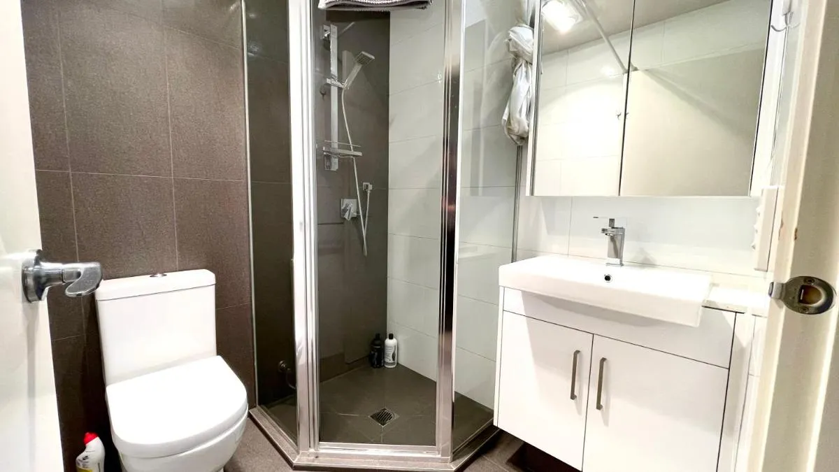 Image 2 of Preston Spacious 2BRM Apartment Free Parking Wi-Fi