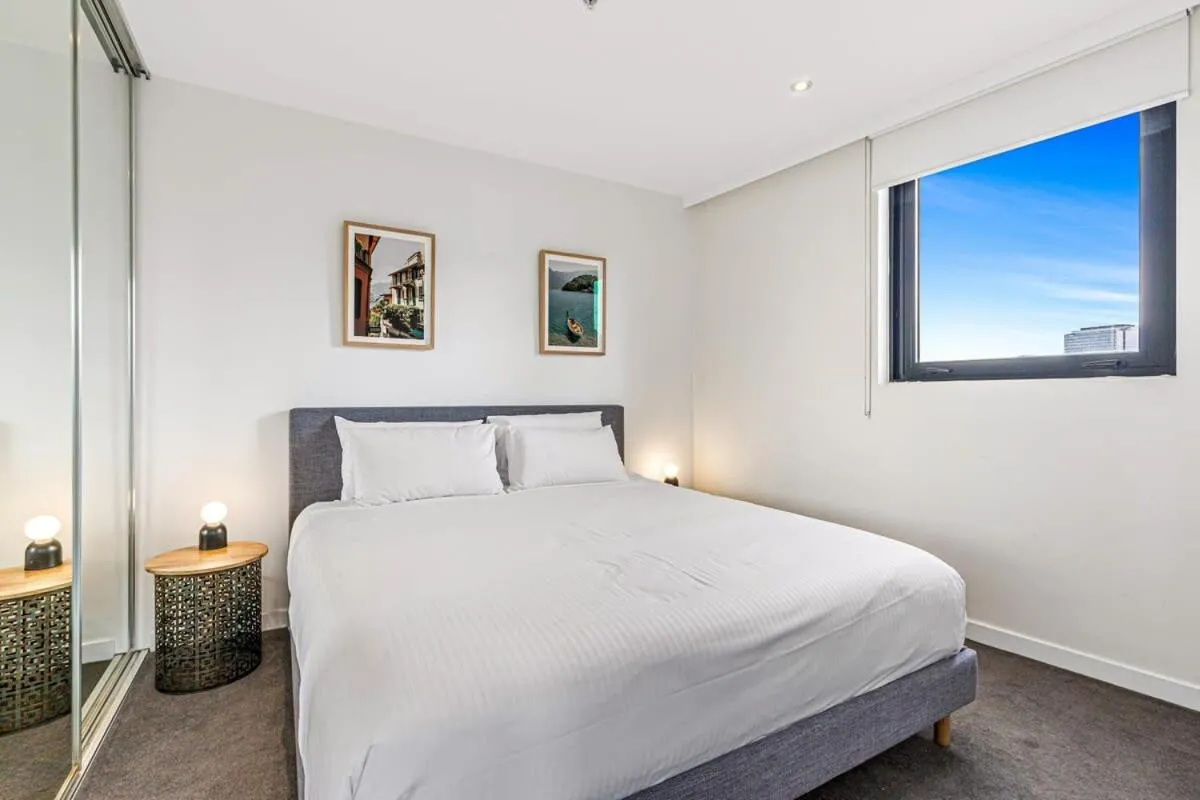 Image 1 of Pristine 2-Bed Unit With Beautiful City Landscape