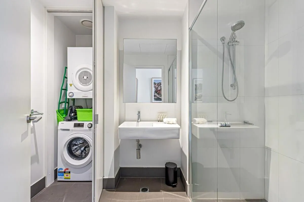 Image 2 of Pristine 2-Bed Unit With Beautiful City Landscape