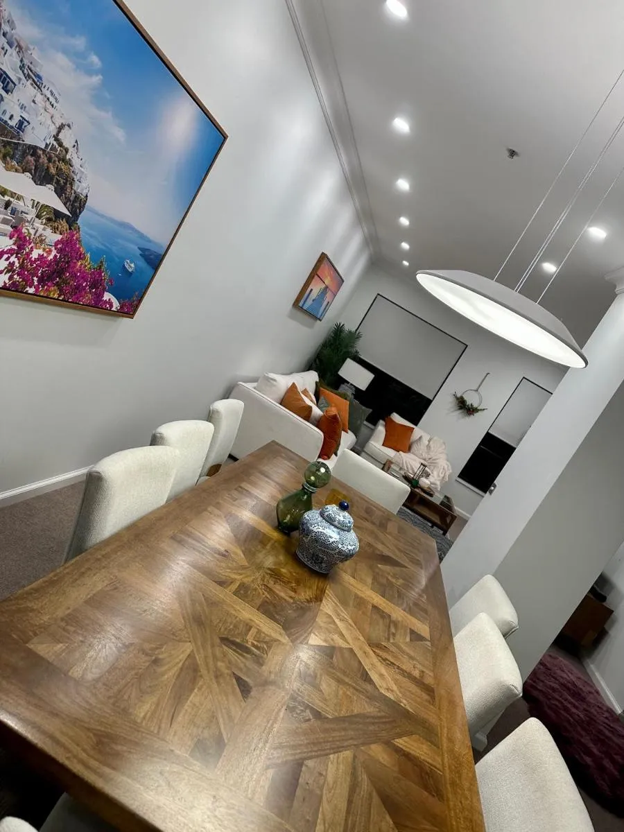 Image 5 of Private 1 Bed Accom with Bathroom in a 3 Bed Apartment – Melb CBD, Regency Towers – Free Parking, WiFi and Pool