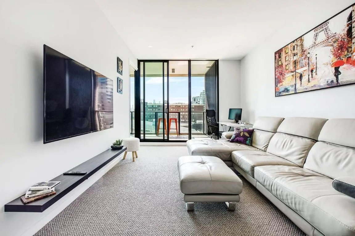 Image of Queens Corner – Lakeside Serenity at Albert Park