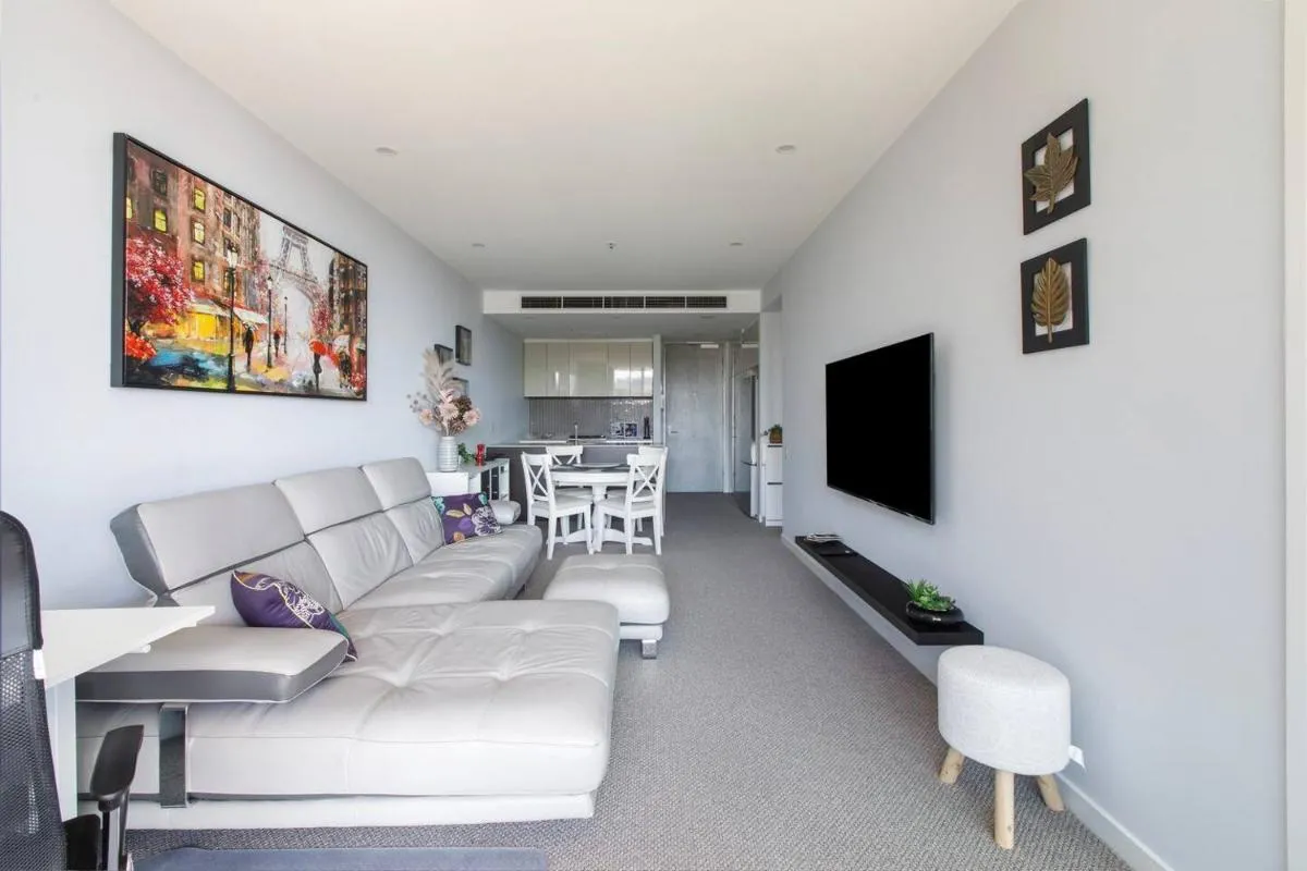 Image 4 of Queens Corner – Lakeside Serenity at Albert Park