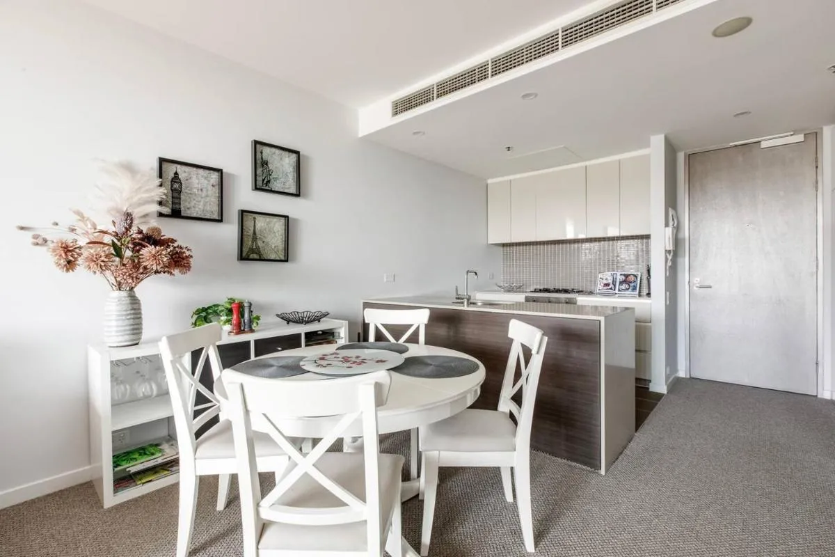 Image 3 of Queens Corner – Lakeside Serenity at Albert Park