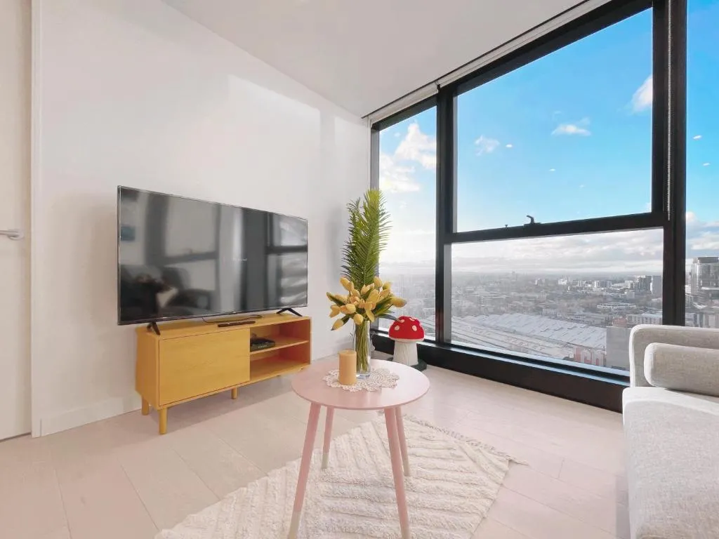 Image of Queens Place 1B/View/Workplace/Swimming Pool/Gym